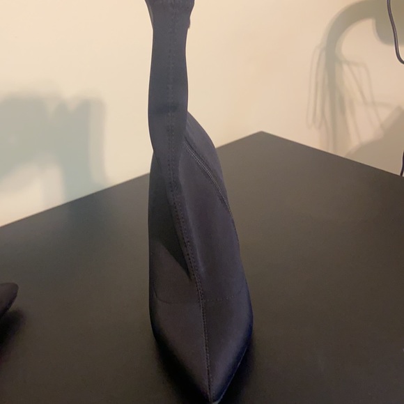 Black bootie glass heel. - Picture 2 of 7